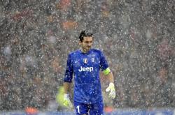 澳网最新形势：多特蒙德高居榜首，曼联强势追赶，冠军归属成迷