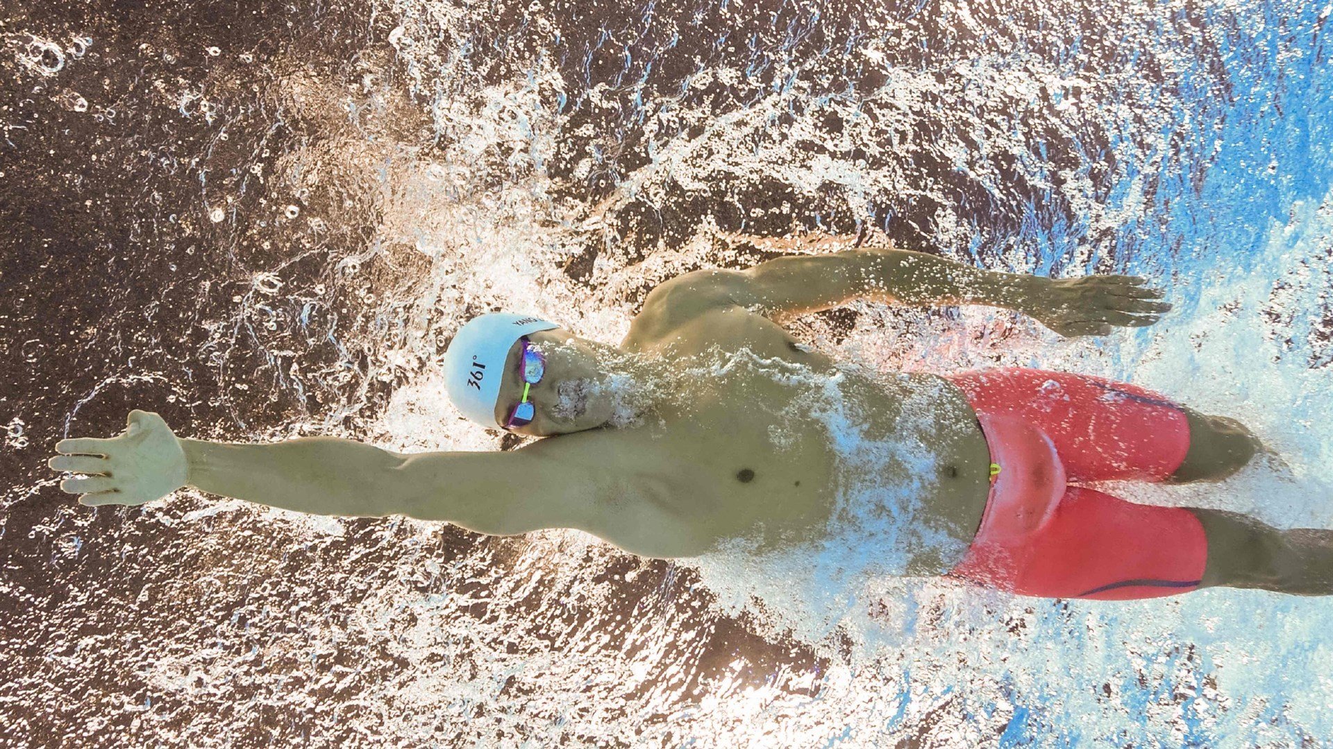 C罗回归赛场，高光表现首场状态亮眼，曼联观众沸腾！